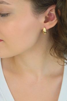 Kolczyki złote potrójne diamentowanie – angielskie zapięcie, eleganckie złoto (3).jpg